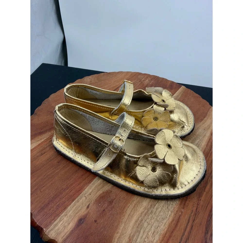 Bear‎ Feet Gold Leather Flower Mary Jane Shoes Kids 13 Metallic Floral Flats